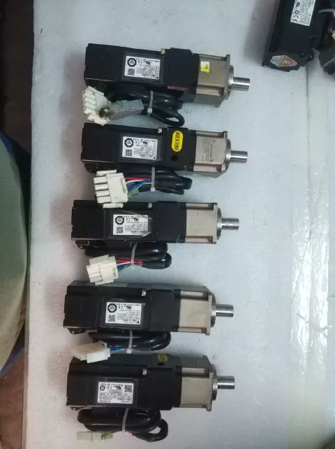 Yaskawa SGMJV-01ADB65 Motor & Drive Component product photo 2