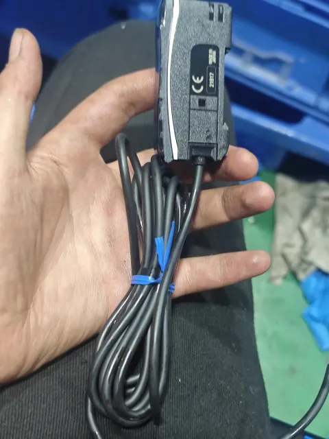 OMRON E3X-HD11 Industrial Sensor — product photo 5 of 8