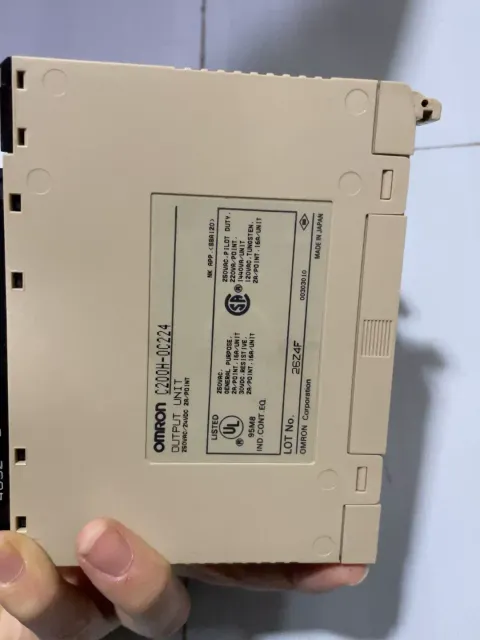 OMRON C200H-OC224 PLC Module — product photo 9 of 10