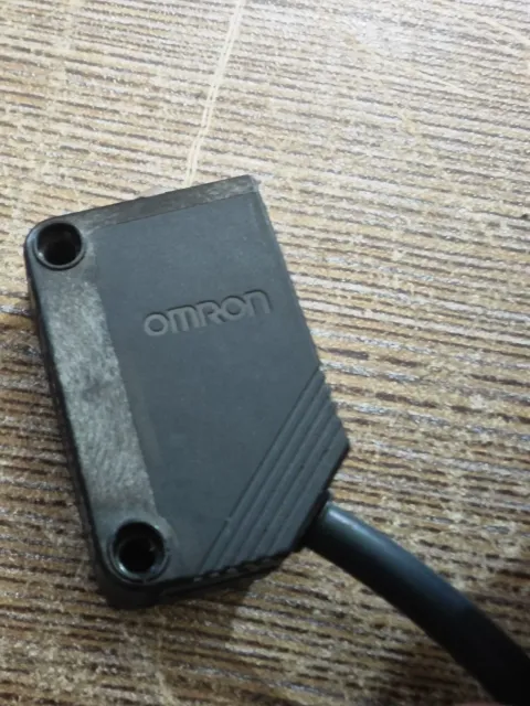Omron E3Z-T61-D + E3Z-T61-L Industrial Sensor product photo 3