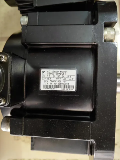 Yaskawa SGDV-200A01A002000 + SGMGV-30ADC61 Motor & Drive Component — product photo 12 of 23