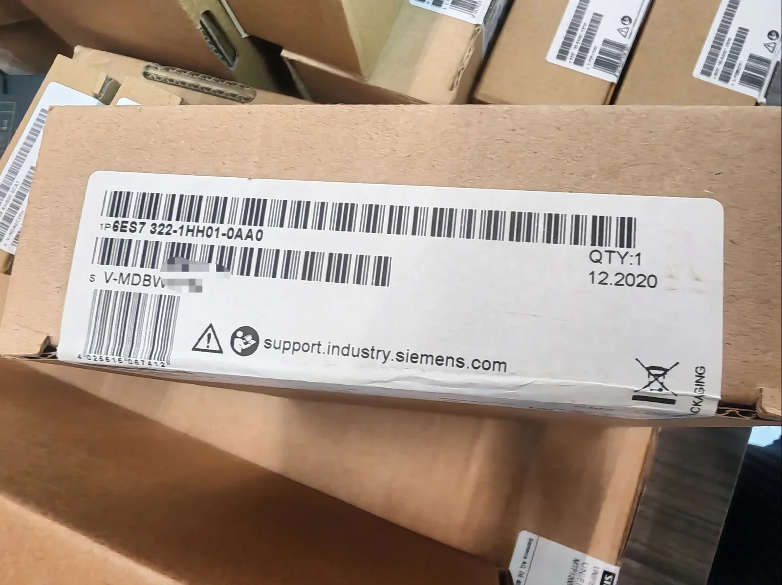 Siemens 6ES7322-1HH01-0AA0 Industrial Relay product photo 1