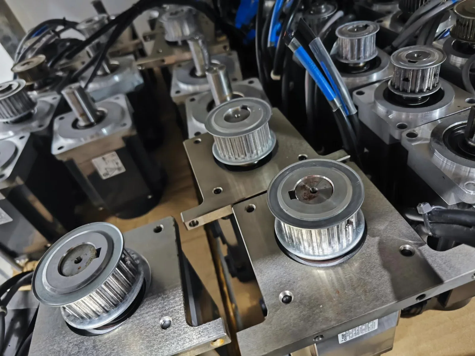 Mitsubishi Electric HG-KN73J-S100 Motor & Drive Component — product photo 1 of 9