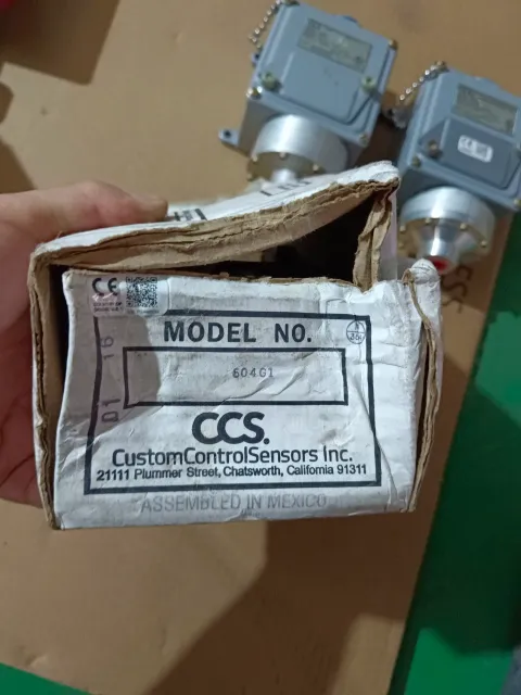 Custom Control Sensors (CCS) 2×604G1 + 604D1 Industrial Sensor product photo 9