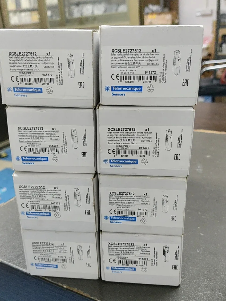 Schneider Electric / Telemecanique Sensors XCSLE2727512 Industrial Sensor product photo 1