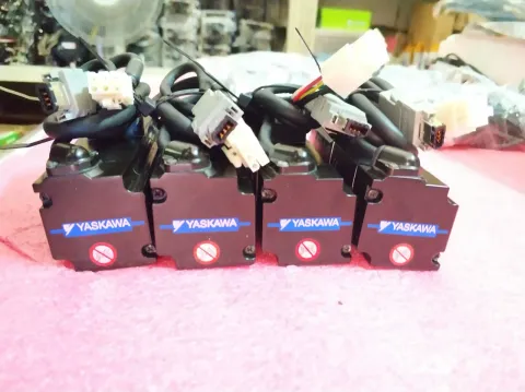 Yaskawa SGM7J-01AFC6E Motor & Drive Component — product photo 7 of 16