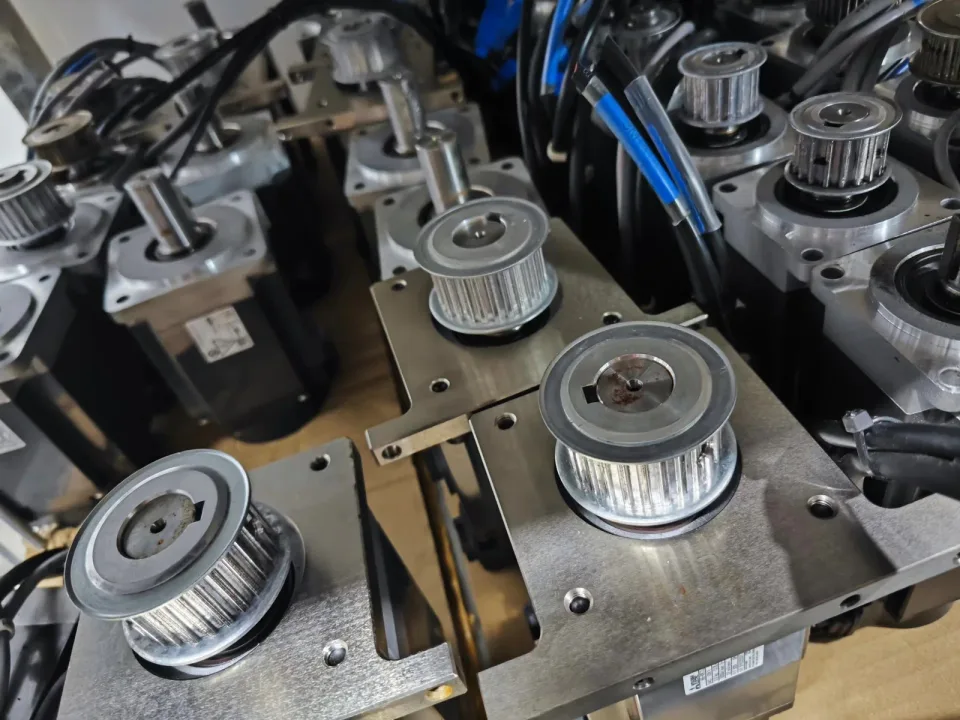 Mitsubishi Electric HG-KN73J-S100 Motor & Drive Component — product photo 1 of 9