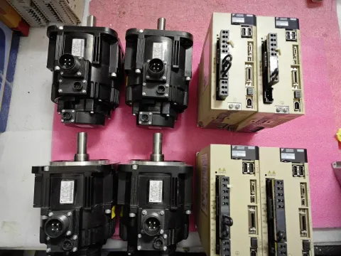 Yaskawa SGDV-7R6A11A002000 / SGMGV-09ADC6C Motor & Drive Component product photo 1