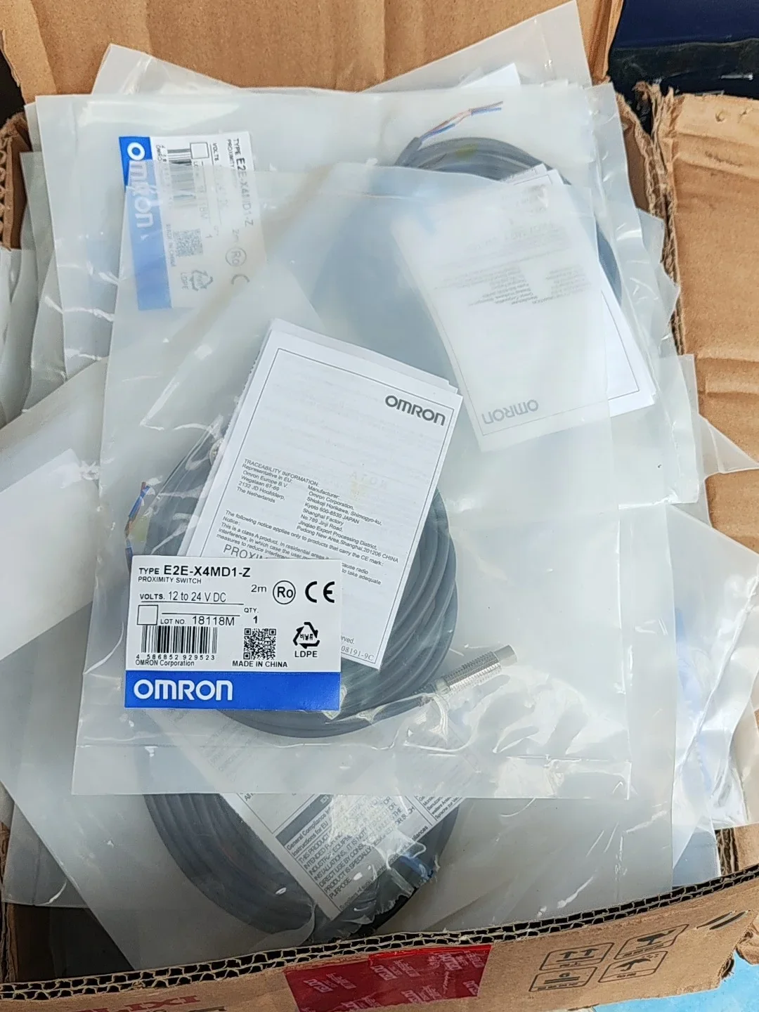 OMRON E2E-X4MD1-Z Industrial Sensor product photo 1