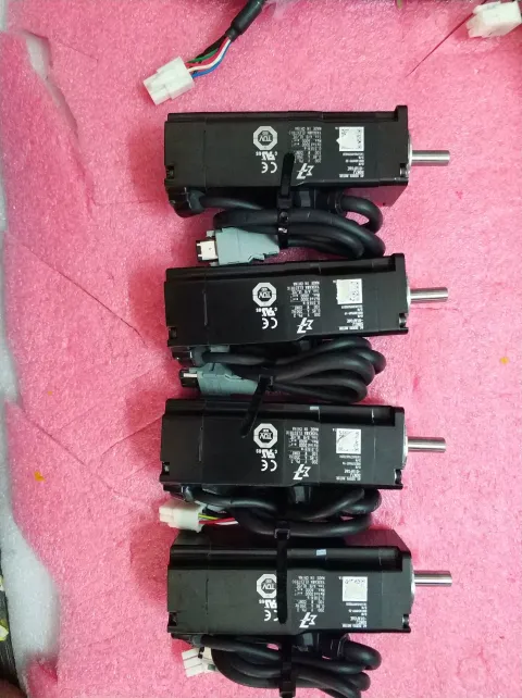 Yaskawa SGM7J-01AFC6E Motor & Drive Component product photo 1