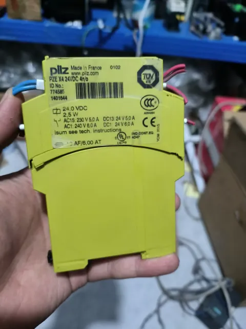 Pilz PZE X4 / 774585 Industrial Relay product photo 2