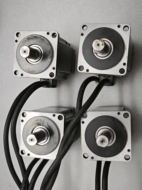 Yaskawa SGMJV-04A3A-SU11 Motor & Drive Component — product photo 5 of 10