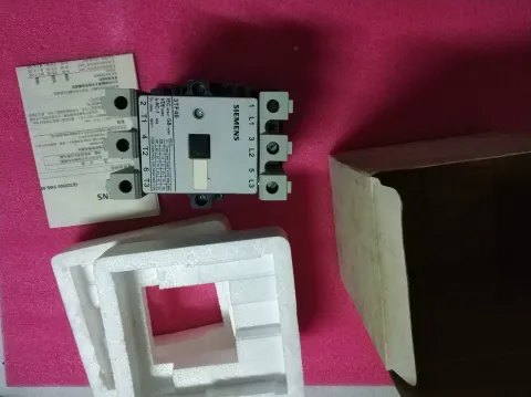 Siemens 3TF46 11-0XM0 Industrial Relay — product photo 3 of 6