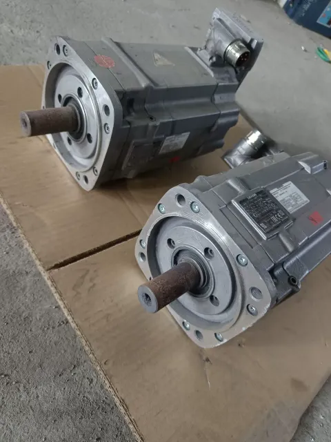 Siemens 1FT7064-5WF71-1FA1 Motor & Drive Component — product photo 4 of 16