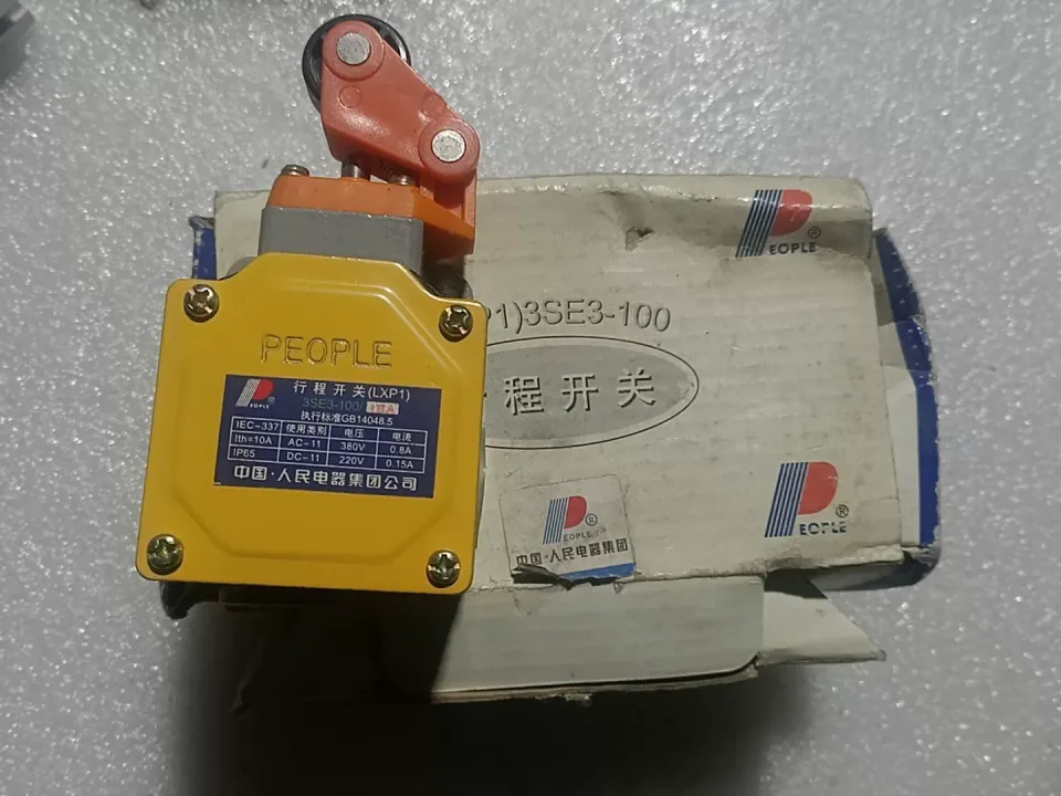 PEOPLE / 中国人民电器集团 LXP1 3SE3-100 Industrial Sensor — product photo 1 of 5