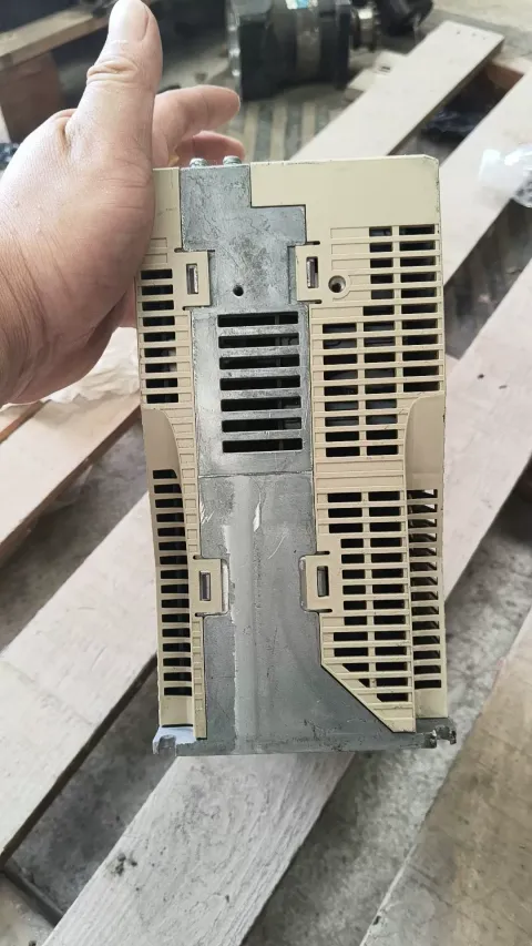 Yaskawa SGDV-330A01A002000; SGMGV-44ADC61 Motor & Drive Component — product photo 9 of 18