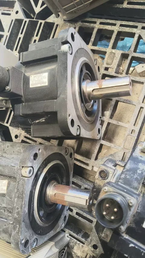 Yaskawa SGDV-200A01A002000 / SGMGV-30ADC61 Motor & Drive Component product photo 7