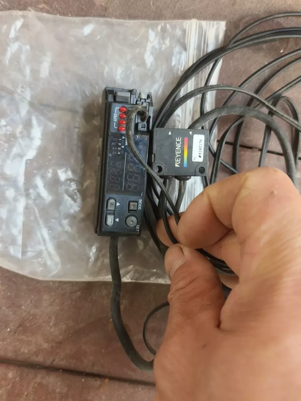 KEYENCE CZ-V21A; CZ-H32 Industrial Sensor product photo 1