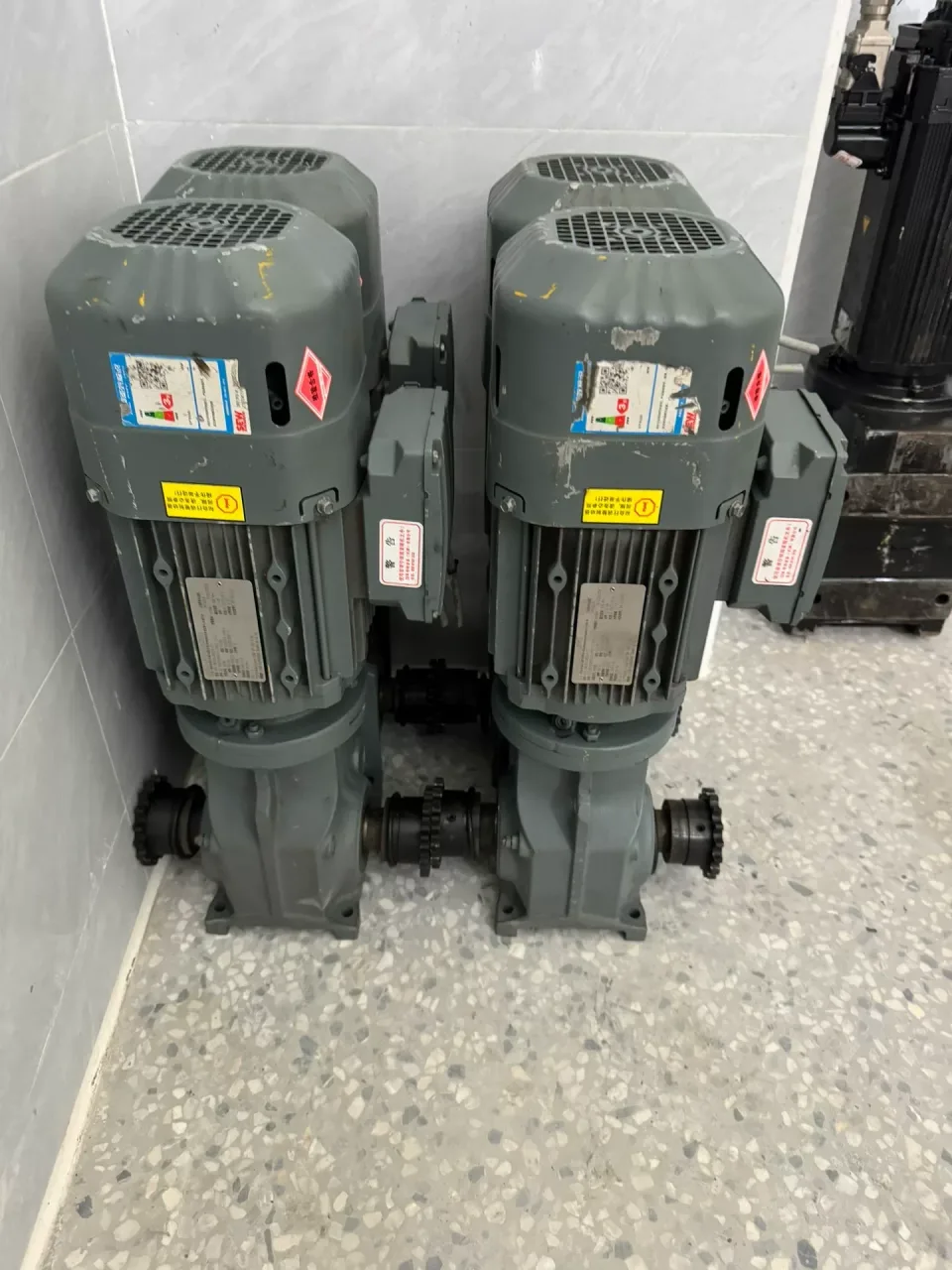 SEW-EURODRIVE K47 DRE90L4BE2HF/TF Motor & Drive Component product photo 1