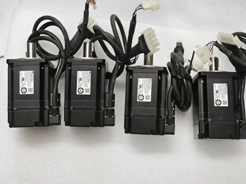 Yaskawa SGMAV-04ADA61 Motor & Drive Component product photo 2
