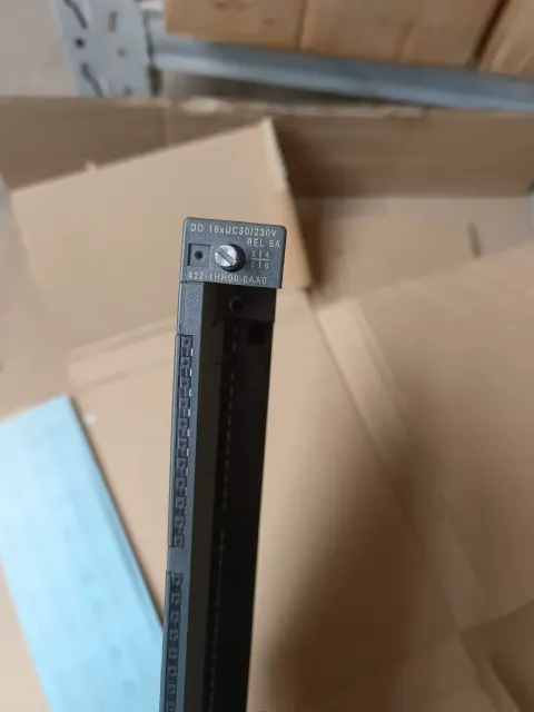 Siemens 6ES7422-1HH00-0AA0 Industrial Relay — product photo 20 of 20