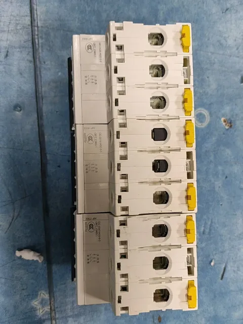 Schneider Electric A9F18302 Industrial Automation Component — product photo 4 of 5