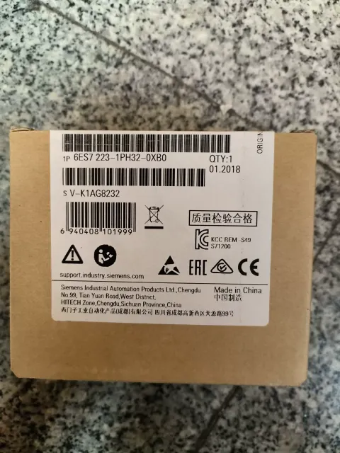 Siemens 6ES7223-1PH32-0XB0 PLC Module — product photo 8 of 8