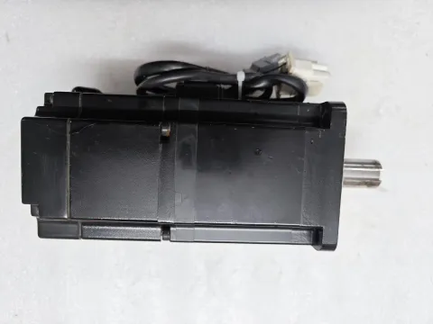 Yaskawa SGMJV-08A3E6E Motor & Drive Component — product photo 4 of 13