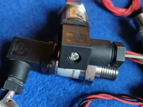 Gems Sensors & Controls 3200B0400S02BR00 Industrial Sensor product photo 6