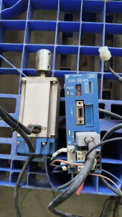 Yaskawa SJDE-04APA; SME-04AMA41 Motor & Drive Component product photo 2
