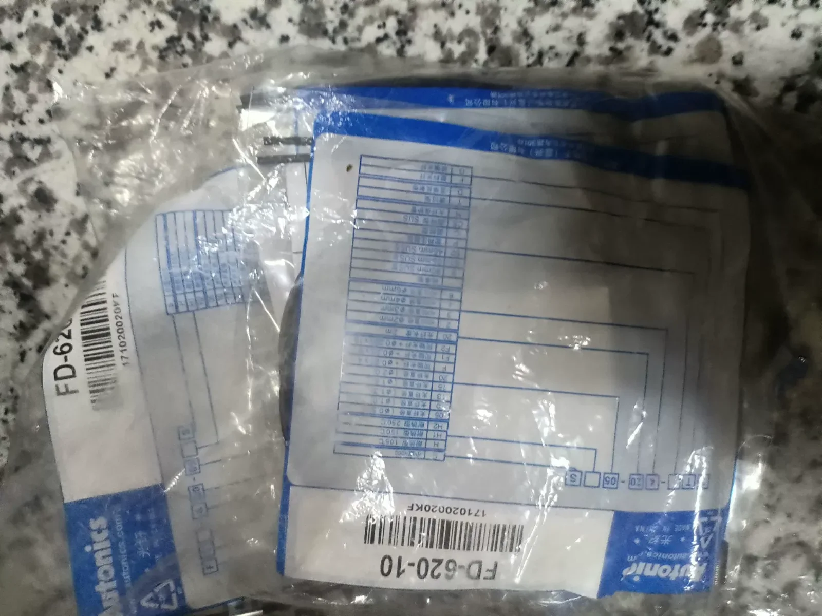 Autonics FD-620-10 Industrial Sensor — product photo 1 of 2