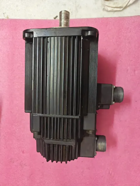 Yaskawa SGDM-15ADA-V + SGMGH-13ACA6C Motor & Drive Component — product photo 6 of 18