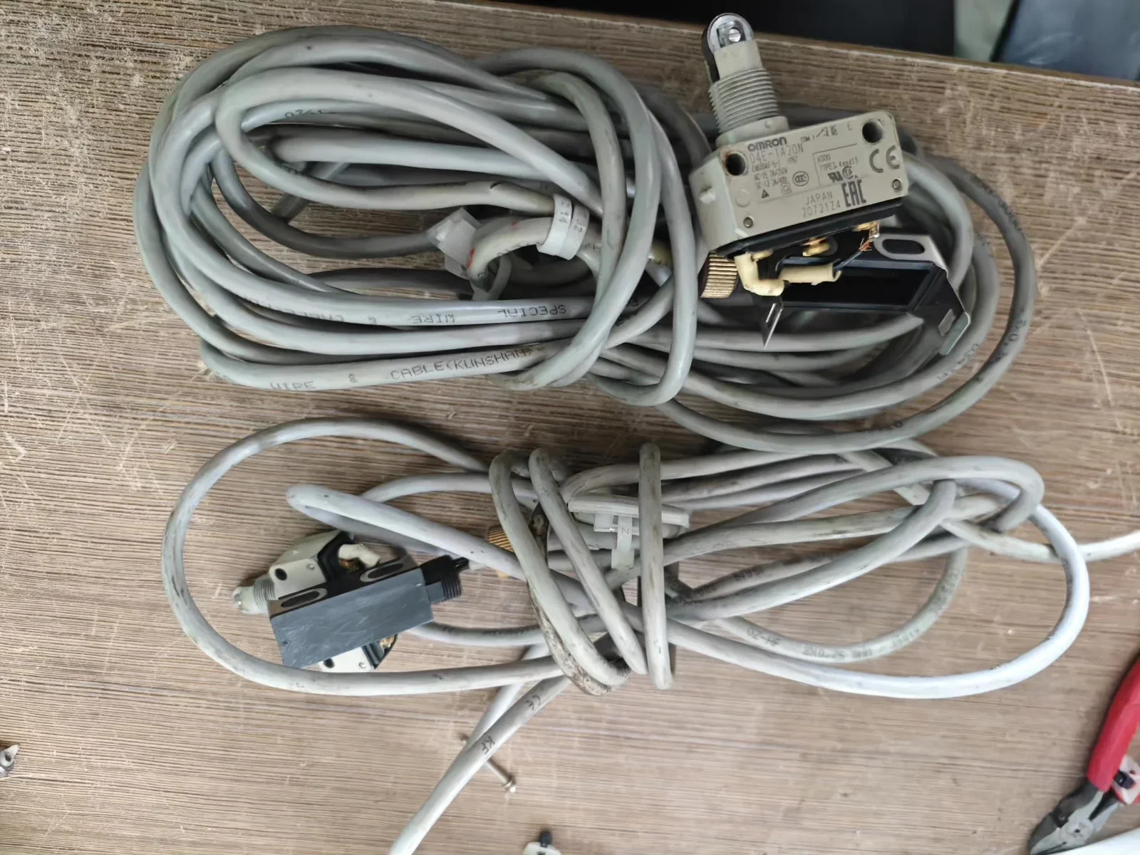 Omron D4E-1A20N Industrial Sensor product photo 1