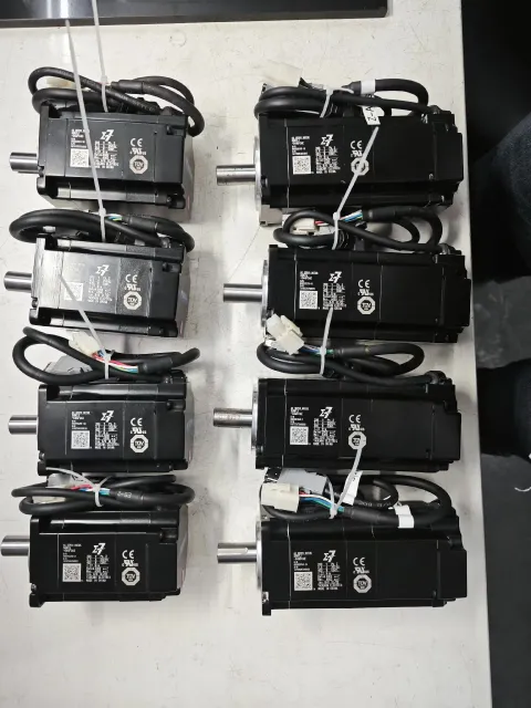 Yaskawa SGD7S-2R8A30A002 + SGM7J-04AFC6S Motor & Drive Component — product photo 16 of 18