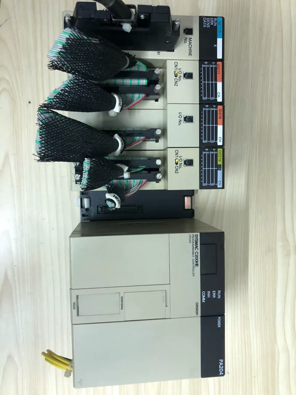 Omron C200HE-CPU42 / PA204 / NC113 / ID217 / ID216 / OD219 PLC Module product photo 1