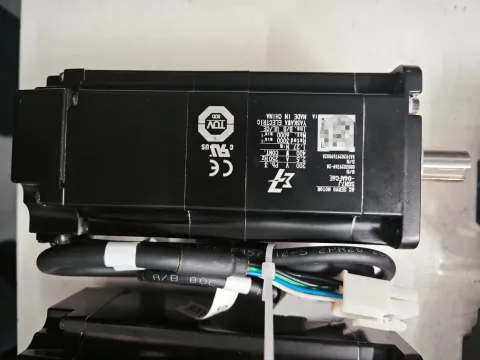 Yaskawa SGD7S-2R8A30A002 + SGM7J-04AFC6S Motor & Drive Component — product photo 17 of 18