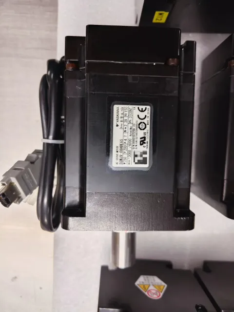 Yaskawa SGMJV-08ADE6S / SGDV-5R5A11A002000 Motor & Drive Component product photo 2