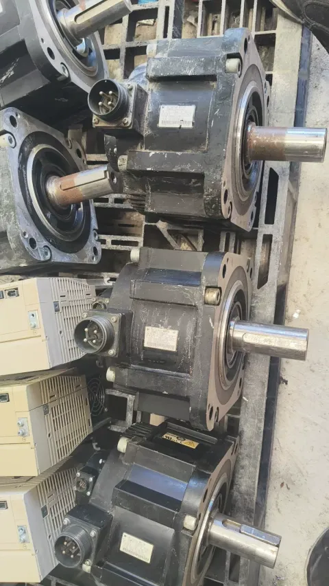 Yaskawa SGDV-200A01A002000 / SGMGV-30ADC61 Motor & Drive Component product photo 6