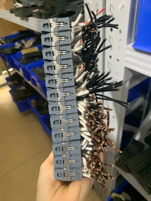 Siemens 6ES7193-6BP00-0BA0 Industrial Automation Component — product photo 4 of 5