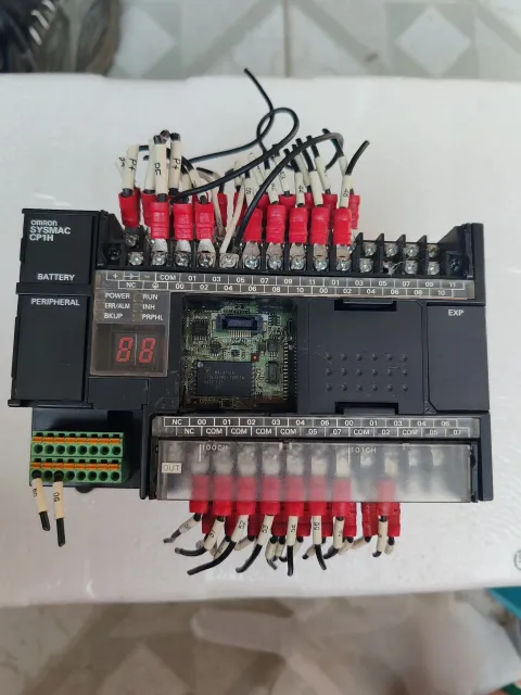 OMRON CP1H-XA40DT-D PLC Module — product photo 9 of 17