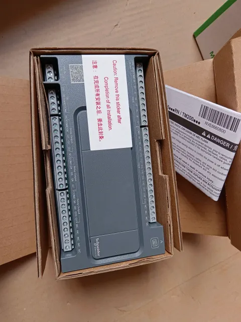 Schneider Electric / Modicon TM100C32RN PLC Module product photo 3