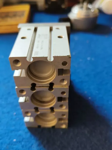 SMC MHZ2-20D Industrial Automation Component — product photo 4 of 8