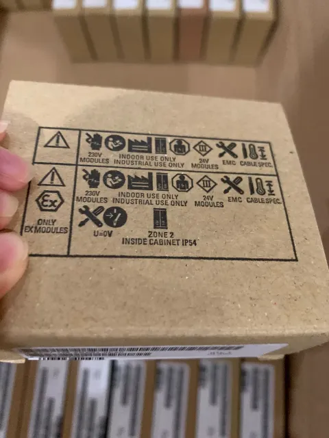 Siemens 6ES7136-6BA01-0CA0 Industrial Automation Component — product photo 6 of 9