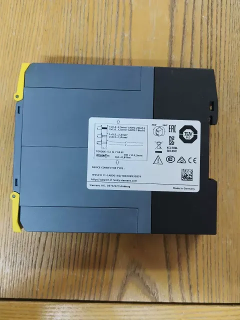 Siemens 3SK1111-1AB30 Industrial Relay — product photo 7 of 11