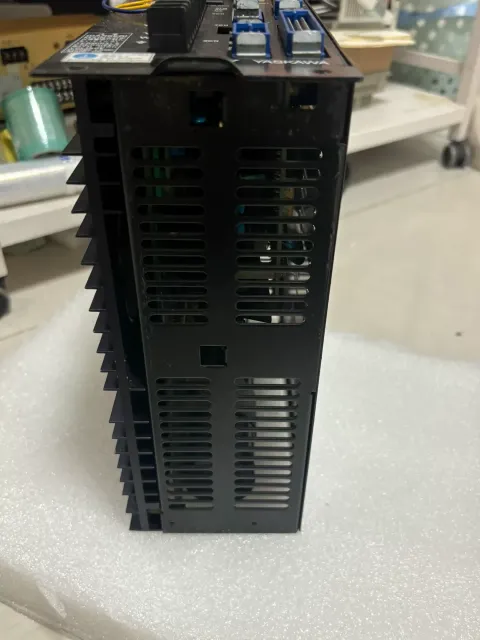 Yaskawa CACR-HR02BAB12 Motor & Drive Component product photo 3