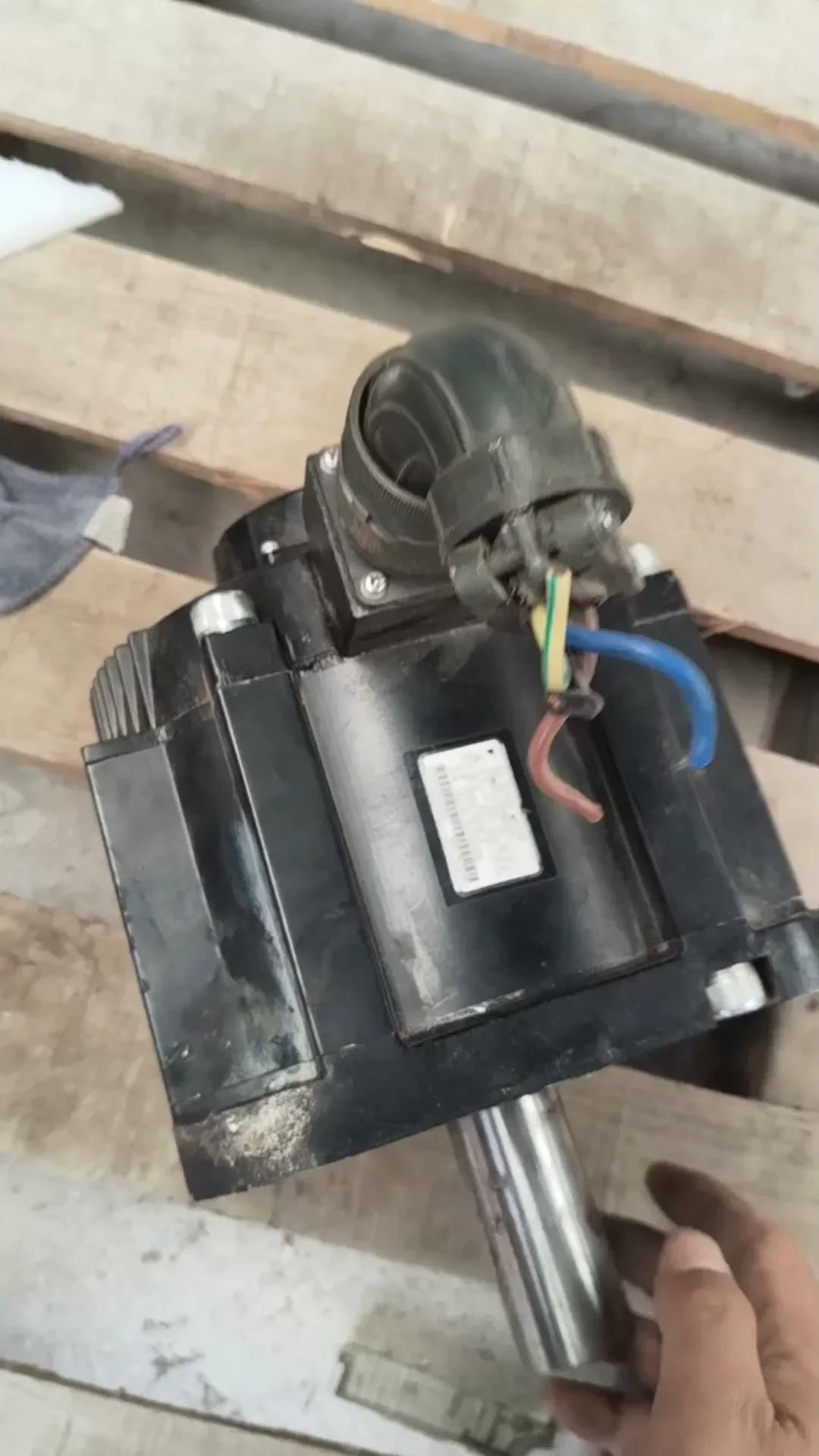 Yaskawa SGDV-330A01A002000; SGMGV-44ADC61 Motor & Drive Component — product photo 1 of 18
