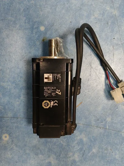 Yaskawa SGM7J-02A7C6E Motor & Drive Component — product photo 5 of 6