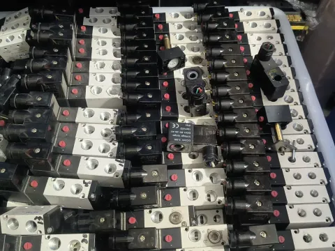 AirTAC 4V210-08 Industrial Automation Component product photo 1