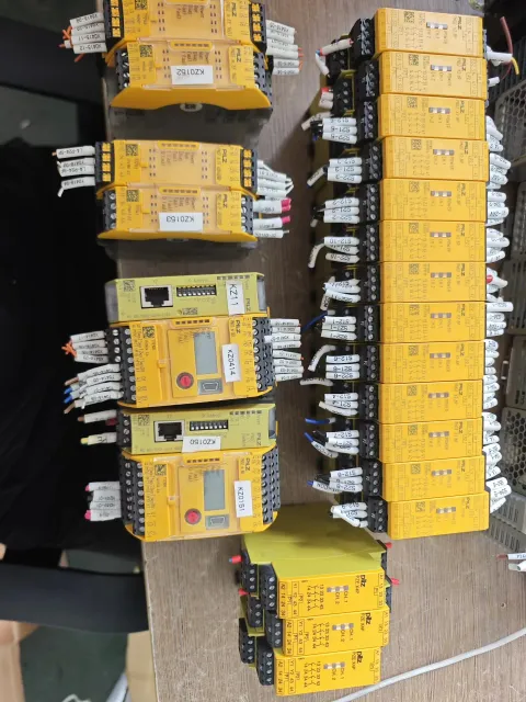 PILZ PNOZ X2.8P / 777301 Industrial Relay product photo 1