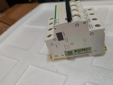 Schneider Electric iC65N C25A 4P Industrial Automation Component product photo 6